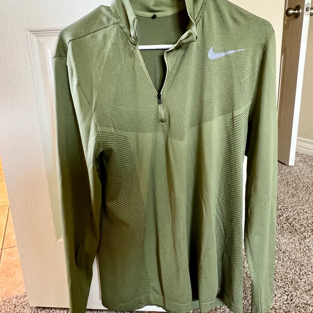 Mens Nike long sleeve  golf shirt -M
